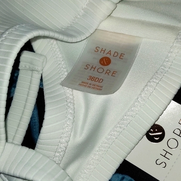 Aguabendita Women's Wrap Skirt Cover-up and Shade &  Shore Women's Bikini Top - Picture 4 of 8